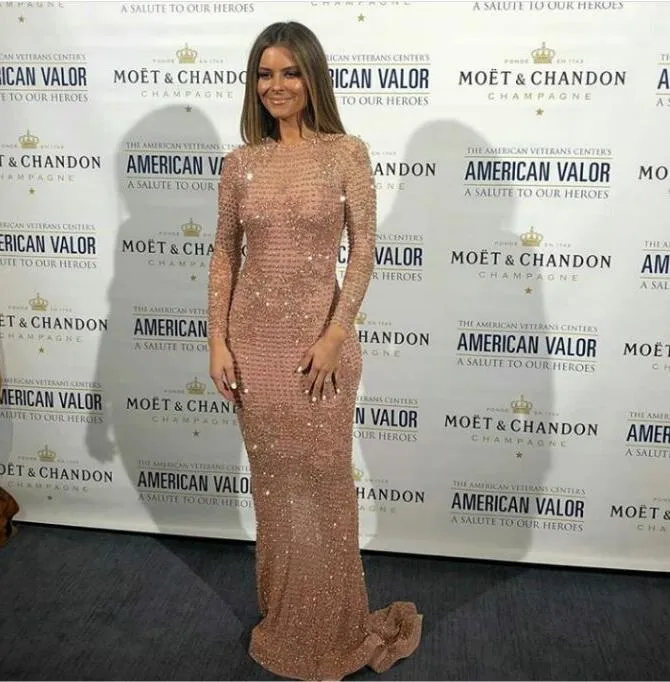 Suknia wieczorowa Yousef Aljasm 2018 Kim Kardashian Pink Crystia Długi rękaw Płaszcz Kylie Jenner Zuhair Murad Ziadnakad 0016