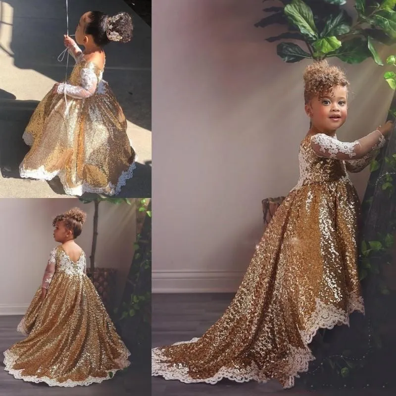 2019 Sparkly Gold Flower Girl Dresses With White Lace Appliques Långärmade Hi Lo Toddlers Teens Party Communion Dress Pageant Gowns