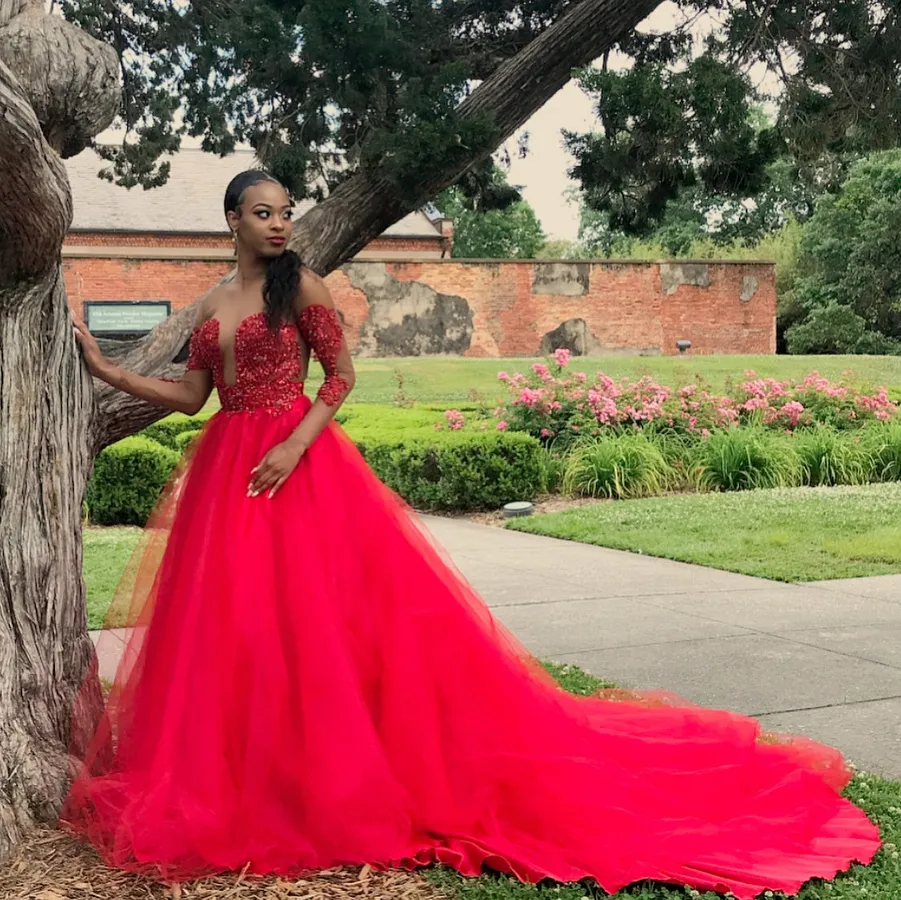 Vestidos de fiesta con cuentas rojas, escote transparente, mangas largas africanas, vestidos de noche, una línea de tren de barrido de tul, vestido formal de talla grande