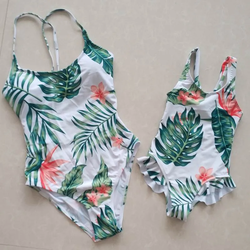 Traje de baño a juego con la familia Ropa de playa de hoja tropical Padre, madre Traje de baño a juego con la familia Ropa de playa de hoja tropical Padre, madre