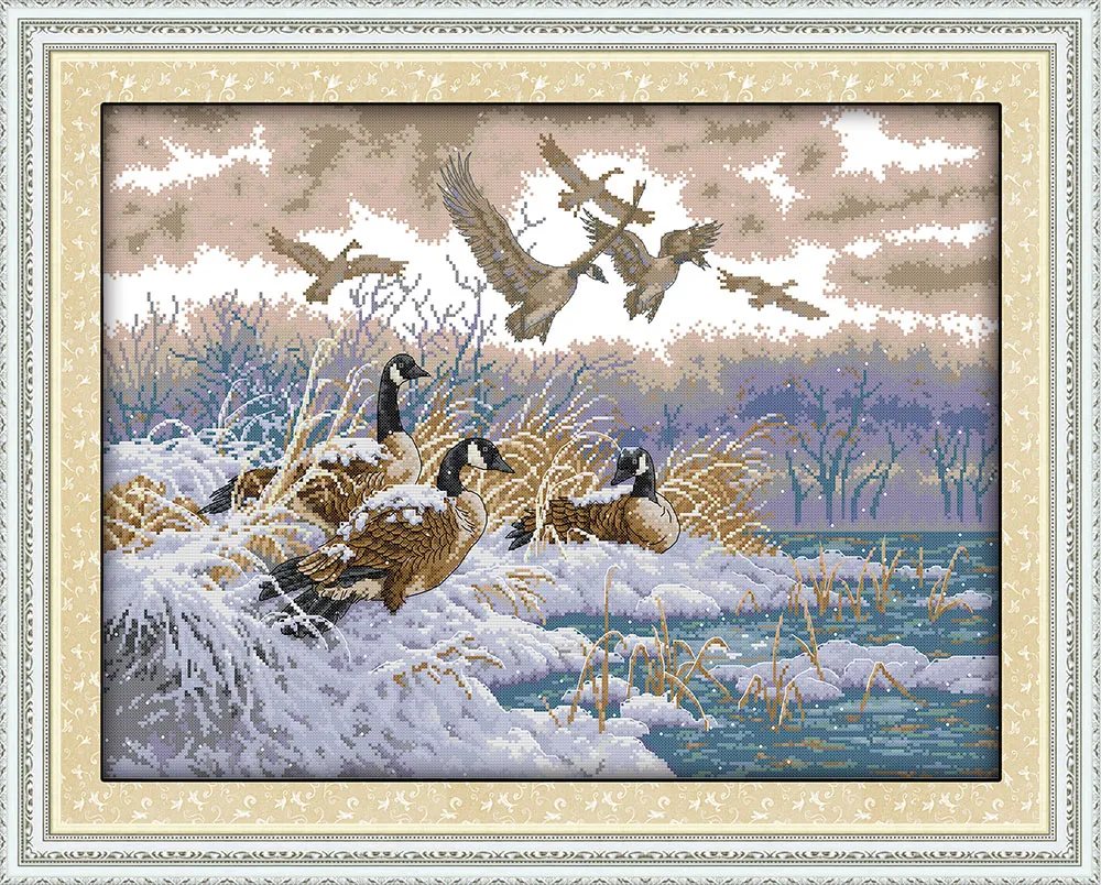 Flying Birds in Snow Scenery Handmade Cross Stitch Craft Tools Brodery Nålarbetet räknade tryck på duk DMC 14CT 11CT Heminredning målningar