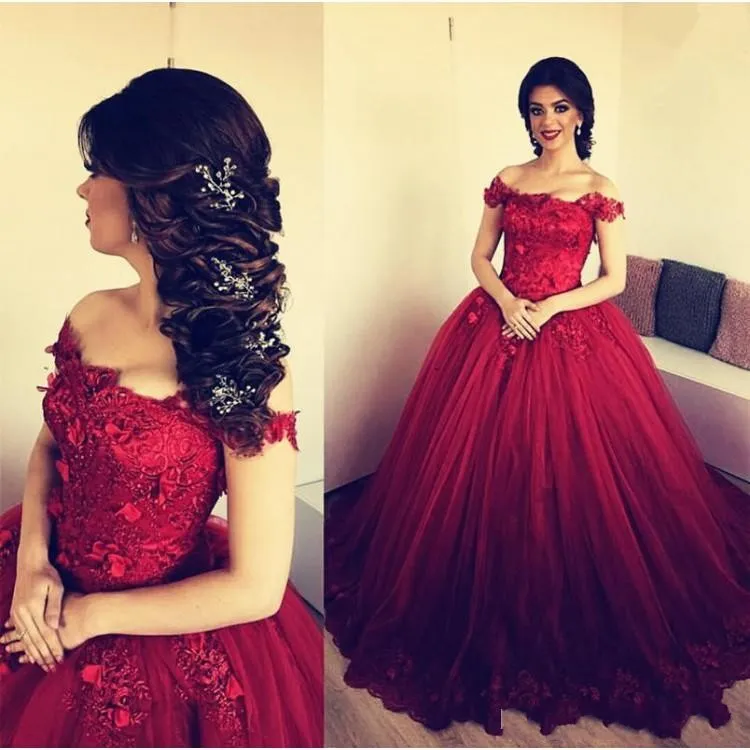 2019 Sexy Burgundy Quinceanera Ball Gown Dresses Off Shoulder Cap Sleeves Lace Beads 3D Appliques Plus Size Party Prom Evening Gowns Wear