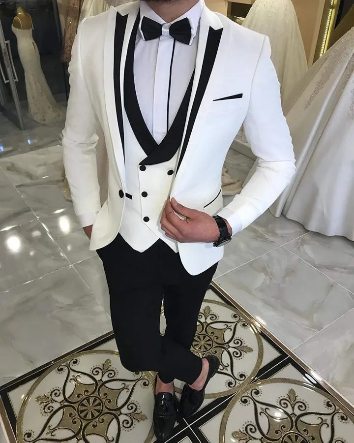 Senaste vita kostymer för bröllop Tuxedos Groom Wear Black Peaked Lapel Groomsmen Outfit Man Blazers 3piece Trajes de Hombre Kostym Homme