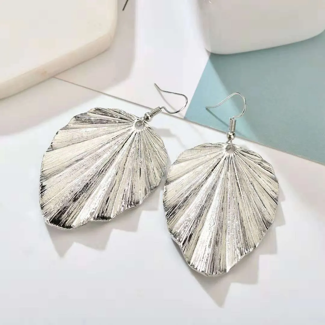 Kadınlar için moda-gümüş yaprak sarkıtmak küpe basit yapraklar sayın damla kız Bohemian plaj Tatil Stil takı ücretsiz nakliye avize