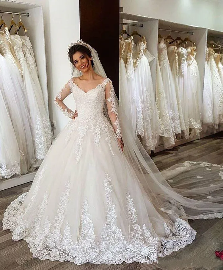 Dubai Vintage Långärmade Lace Bröllopsklänningar Brudklänningar 2021 Med Appliques Court Train En Line Plus Size Bride Dress