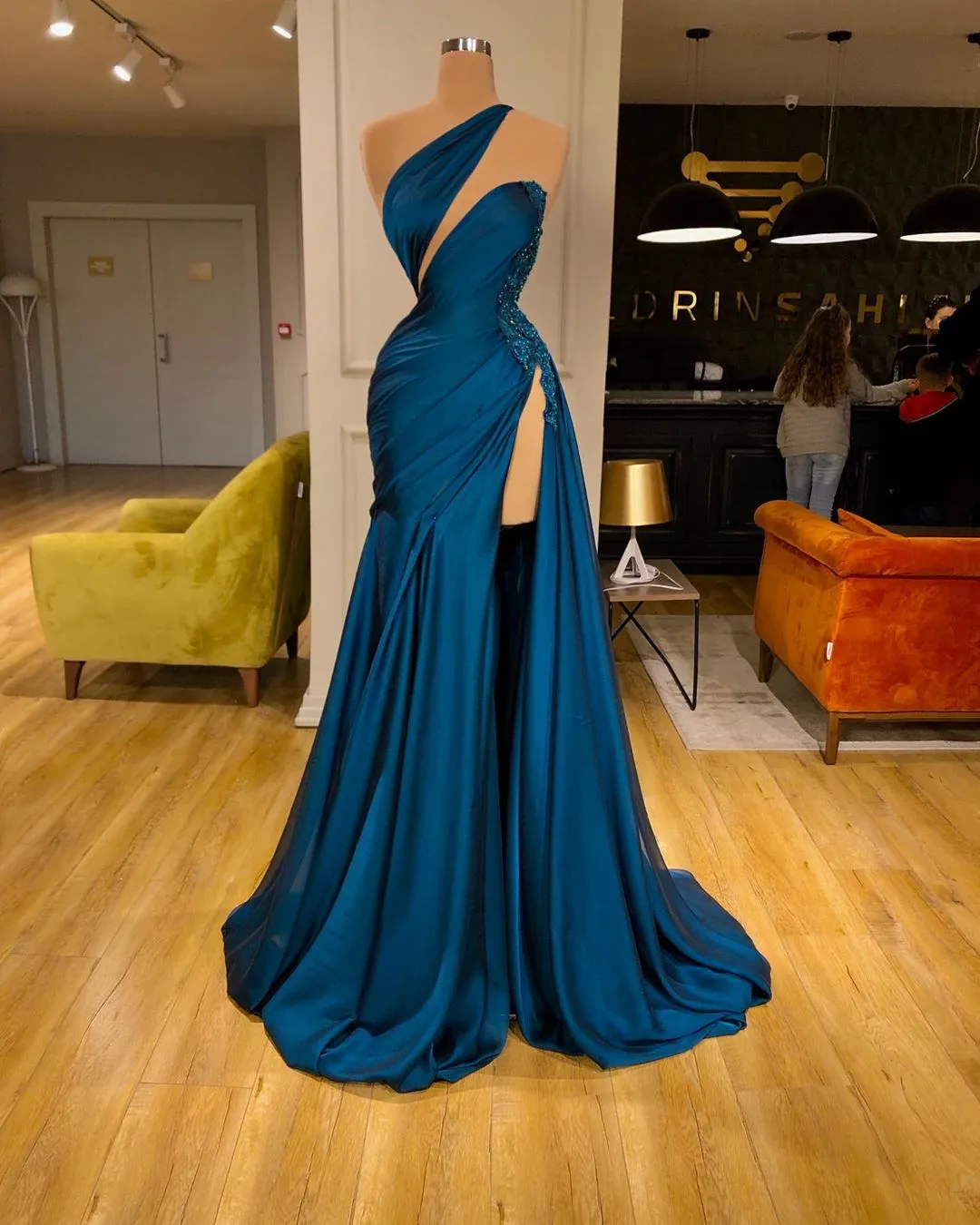 Aso Ebi 2020 Arabic Navy Blue Sexy Evening Dresses Lace Beaded Prom Dresses High Split Formal Party Second Reception Gowns ZJ536