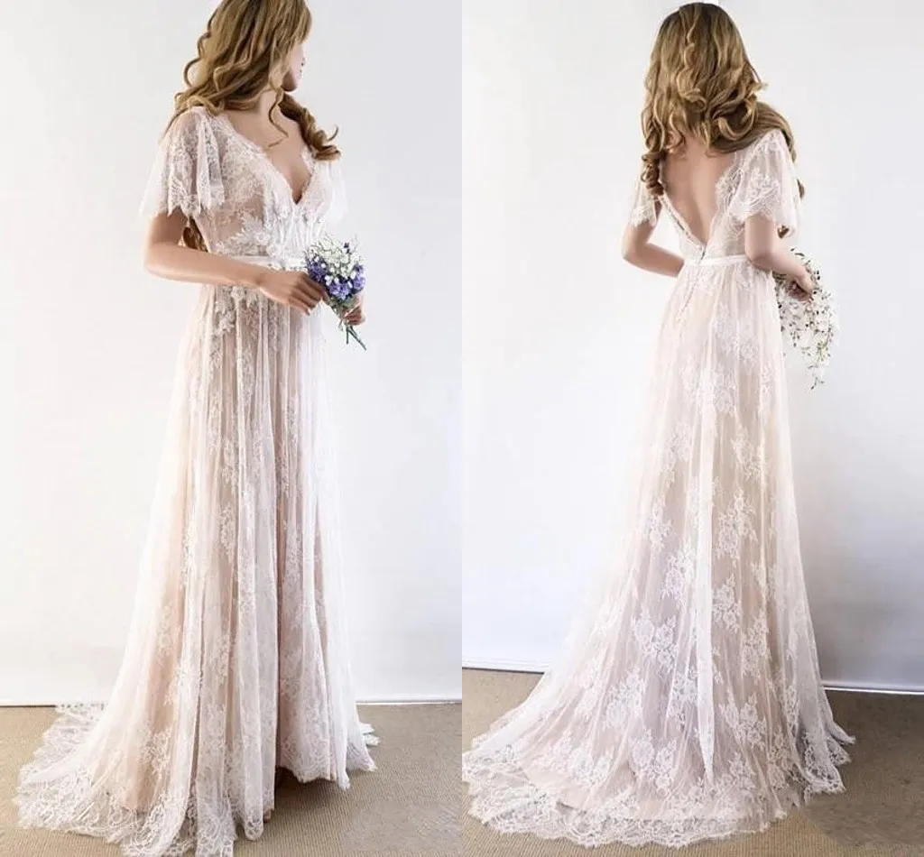 Abiti da sposa da spiaggia in pizzo a maniche corte Boho 2020 Scollo a V V Vita impero senza schienale Abito da sposa bohémien Abiti da sposa Abito da ricevimento