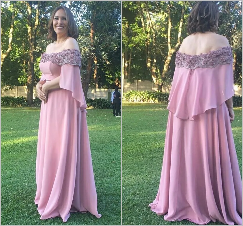 2019 Abiti rosa per la madre della sposa con spalle scoperte in chiffon 3D con applicazioni floreali in rilievo Abiti da sera per ospiti di nozze Taglie forti personalizzate