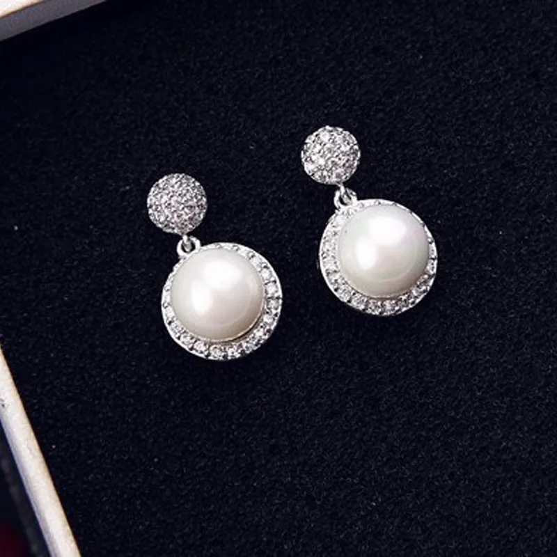 Mycket vacker mode lyxig designer söt glittrande diamant rhinestone elegant pärla stud örhängen för kvinna silver pin
