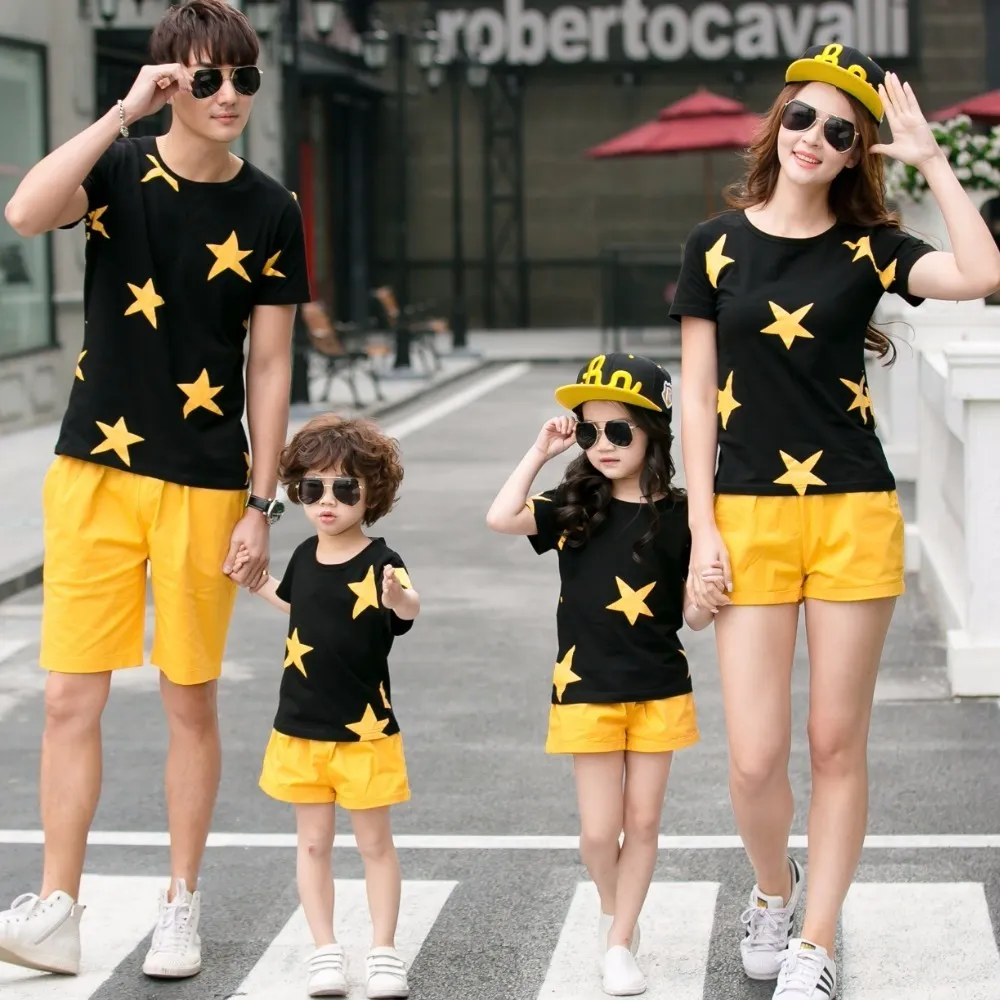 Fam lia Set Estrelas Camisetas shorts 2 pcs Roupas M e Filha Pai Filho Roupas Conjuntos Fam lia Combinando Roupas Fam lia Olhar Ml Y19051103