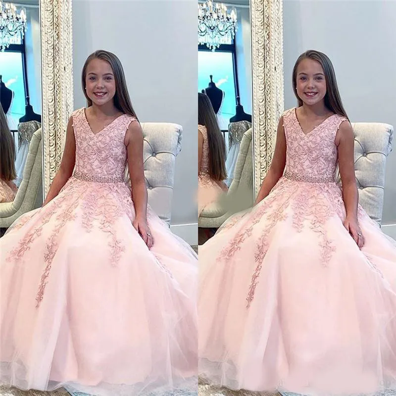 Chic Pink Girl'S Pageant Dresses V-образным вырезом кружевные аппликации без рукавов A-Line Flower Girls Dresses дешевые детские выпускные платья Vestidos 2020