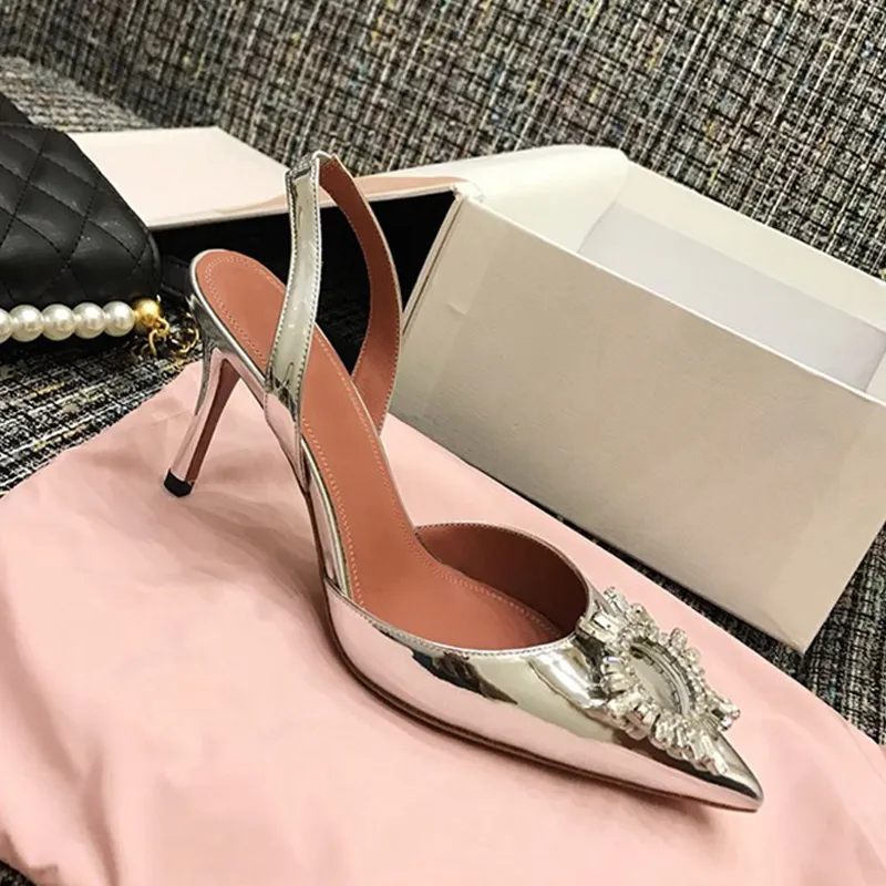 디자이너 무료 배송 패션 여성 신발 실버 특허 가죽 크리스탈 스트 라스 포인트 발가락 높은 뒤꿈치의 새로운 파티 신발 결혼식 신발