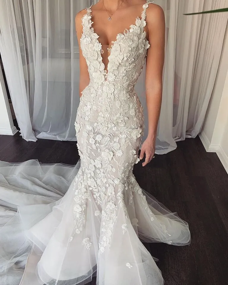 2019 V Neck Mermaid Lace Bridal Gown Sleeveless Vintage Boho Beach Wedding Dress with Backless Design Custom Fit