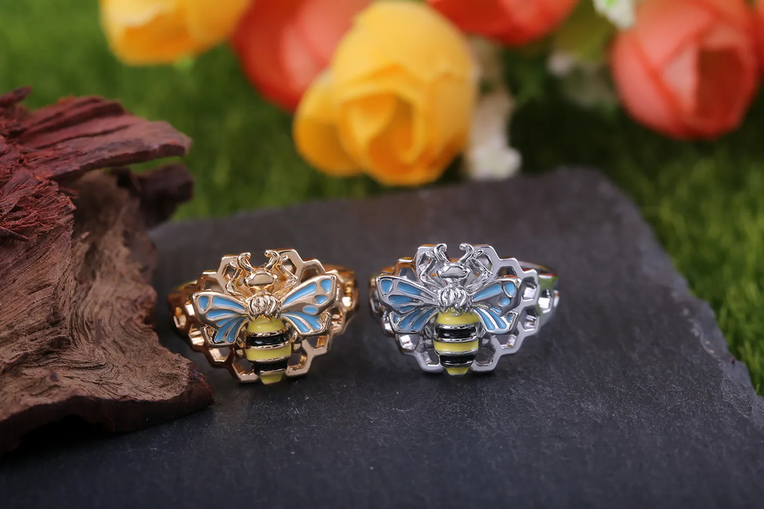 Wholesale- Creative Honeybee Party Ring Bee Staying On The Honeycomb Design Gold Silver Plated Cute Birthday Gift Accessories Ring