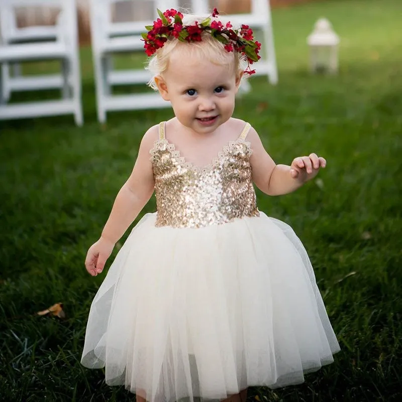 Ballkleid-Träger, mittellanges weißes Tüll-Blumenmädchenkleid 2019 mit goldenen Pailletten-Applikationen, niedliche Mädchen-Geburtstagsparty-Kleider nach Maß