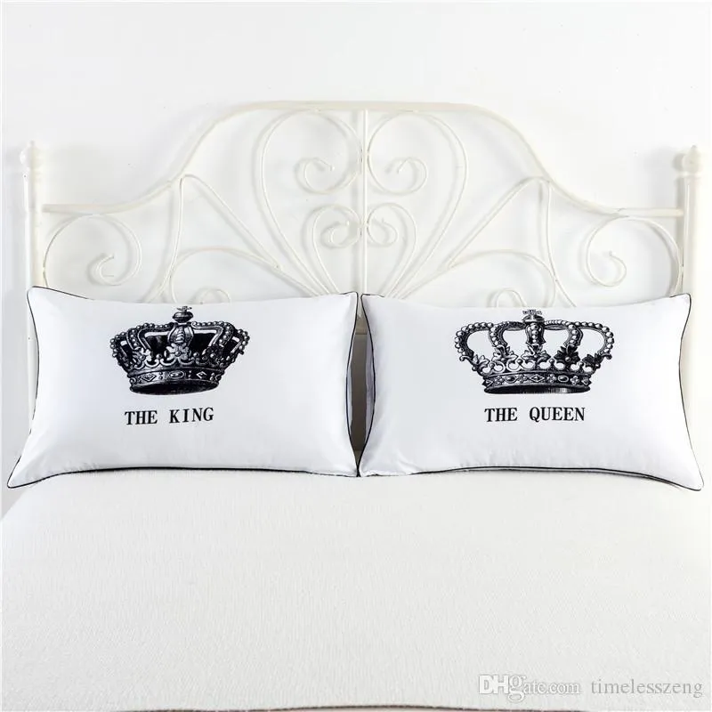 1 par / set Casos Branco Rei Rainha Pillow Pares do amor Pillowcase presente de casamento dele e dela Almofada de impressão para o aniversário