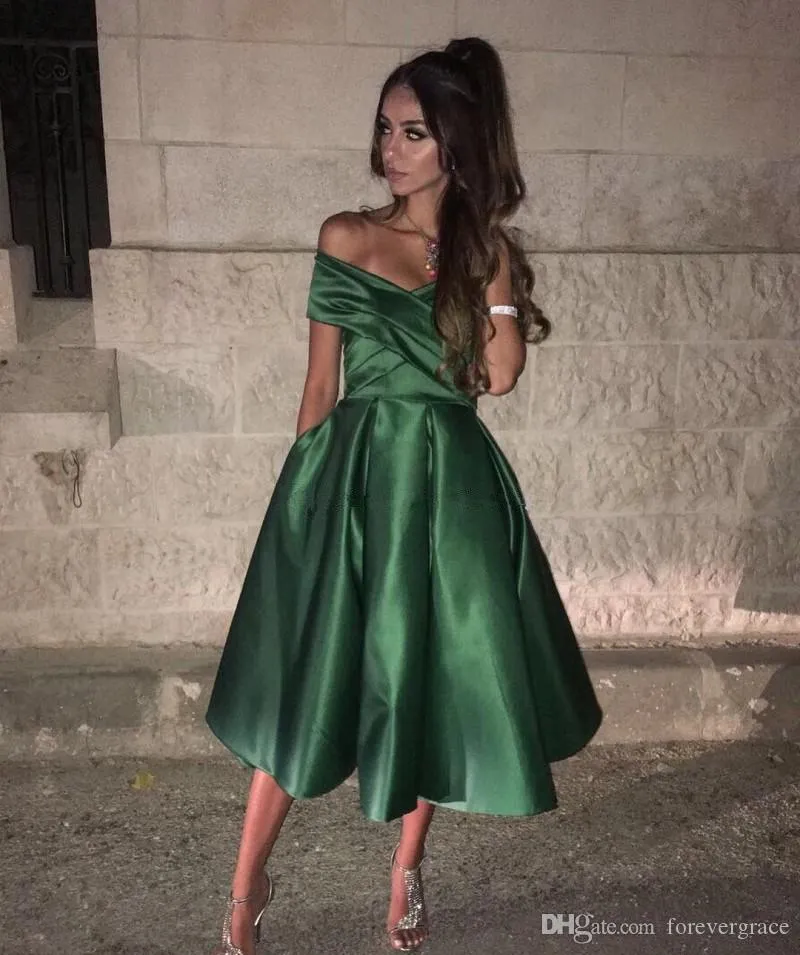 2019 Billiga med Pocket Cocktail Dress Sexig Off Shoulder Semi Club Wear Homecoming Party Gown Plus Size Custom Make