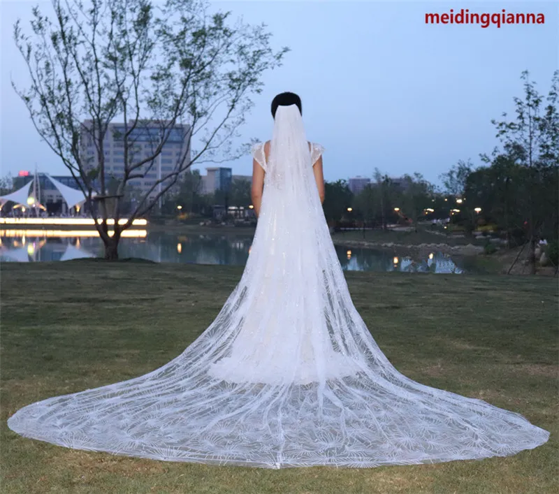 Adatti a nuovo elegante di alta qualità Cattedrale Bianco Avorio lunghezza una strato pettine Lega Bordo tagliato velo da sposa Meidingqianna Marca