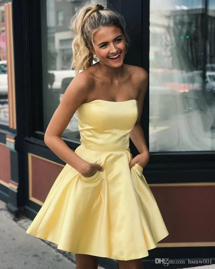 Strand Sommar Sexig Kort Homecoming Klänning Med Fickor Plagg Strapless Satin En Line Graduation Cocktail Party Dresses Prom Dress