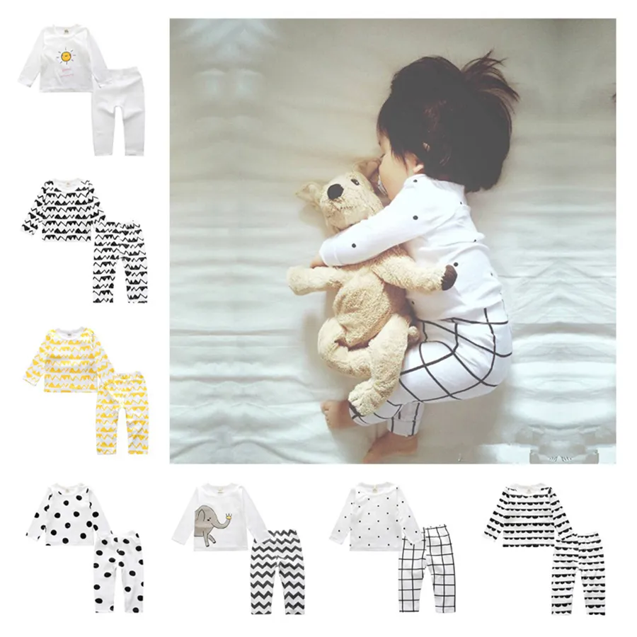 Barnkläder Satser Vinter Casual Dot Tryckta Toppar Byxor Pyjamas Two-Piece Sets Kids Designer Kläder Barnflicka Kläder 12m-3T RRA1941