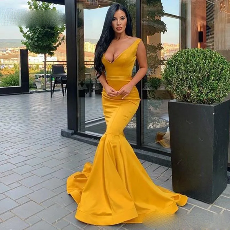 Mermaid style on sale cocktail dress