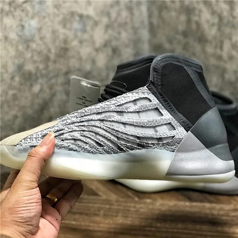 2020 Quantum Kanye West Basketball Shoes Static White Mid Mens Basketball Shoes For Men Kanye West stylist Shoes Sport Sneakers Size 40 46