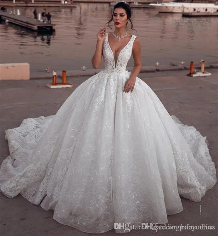 Arabisk Dubai Luxury Full Lace Ball Gown Bröllopsklänningar Deep V Neck Appliques Court Train Wedding Dress Bridal Gowns Vestidos de Noiva