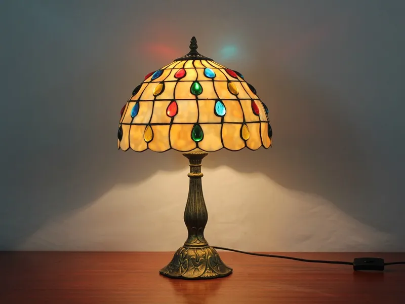 Tiffany Lampa stołowa E27 Sześć modeli Dragonfly Style Sypialnia Lampa Nocna Kreatywny Moda Retro Stołowe światło