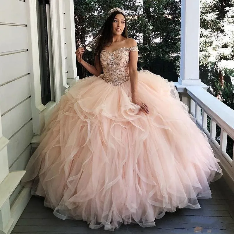 Charmant Blush Rose Robe De Bal Robe De Quinceanera Hors Épaule Cristal Perlé Tulle Volants Doux 16 Plus La Taille Robe De Bal De Soirée Robe De Soirée