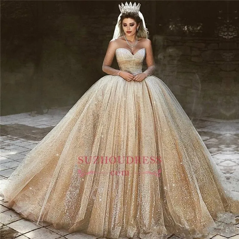 2020 wunderschöne luxuriöse goldene Ballkleid-Hochzeitskleider, transparente lange Ärmel, Pailletten, Sweep-Zug, arabische Quinceanera-Festzug-Kleider BC0953