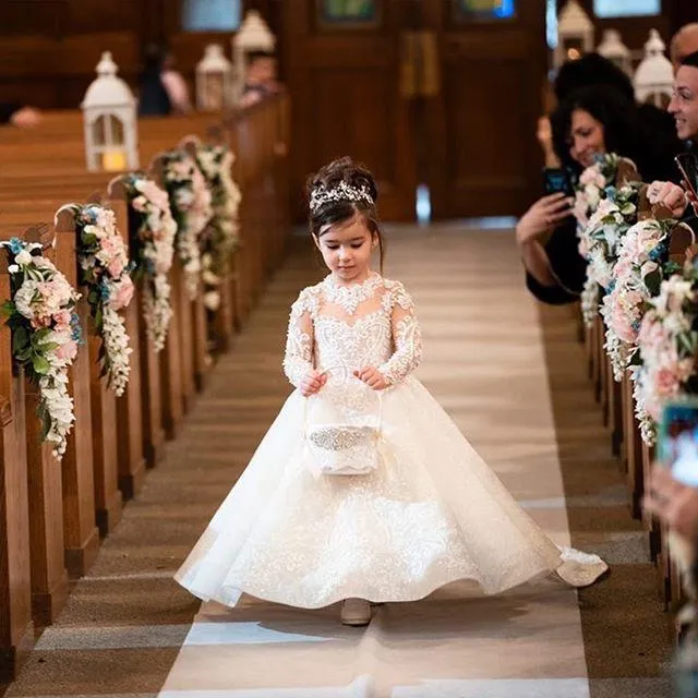 2023 pleine dentelle robes de demoiselle d'honneur pour les mariages manches longues paillettes appliques bouton perlé dos avec arc paillettes filles robe de reconstitution historique enfants robes de communion