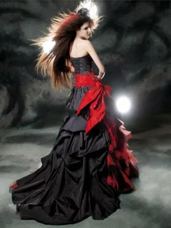 Schwarze und rote Gothic-Brautkleider 2019, Vintage-Court-Stil, herzförmiger Rüschen-Taft, bodenlang, große Schleife, sexy Korsett-Brautkleid Go221g