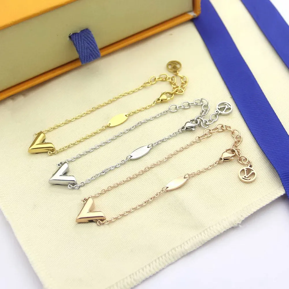 Europe America Fashion Style Jewelry Sets Lady Women Titanium Steel V Initials Charm Pendant Necklace Bracelet Stud Earrings Sets 