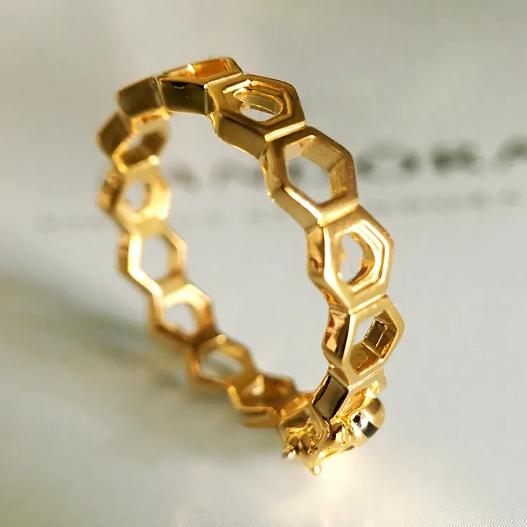 Compra Plata Al Por Mayor Terling Chapado En Oro De 18 Quilates Anillo De  Calado Hexagonal De Panal De Abeja De Alta Calidad Para La Joyería De  Pandora Con El Anillo De