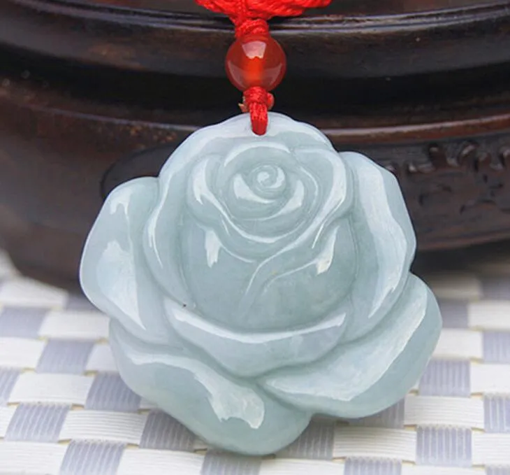 Jadéite naturelle un pendentif en Jade Rose Myanmar jadéite mode pendentif dame fraîche