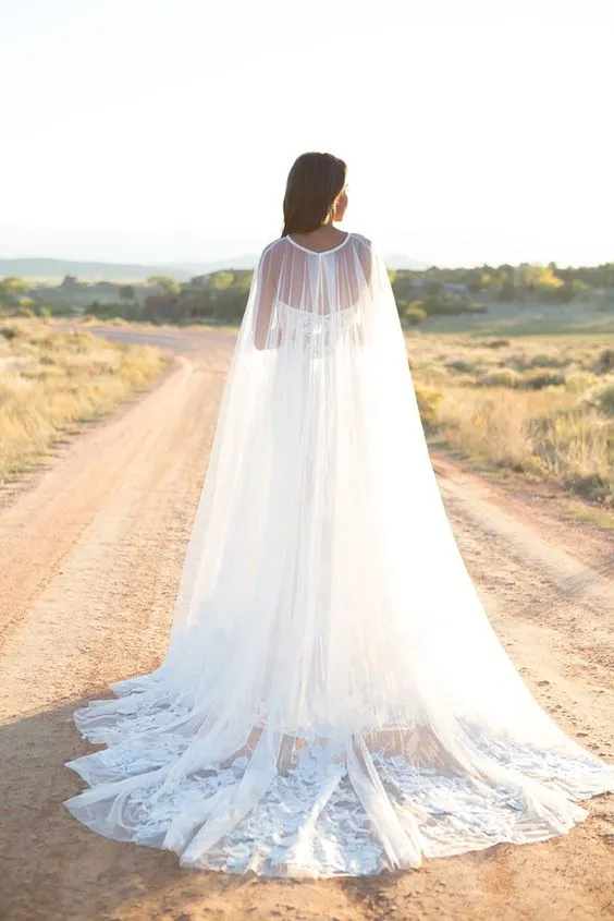 2019 Lace Appliques Tulle Bröllop Cape Eleganta Bridal Tillbehör Kvinnor Kvällsahal Cape Mariage