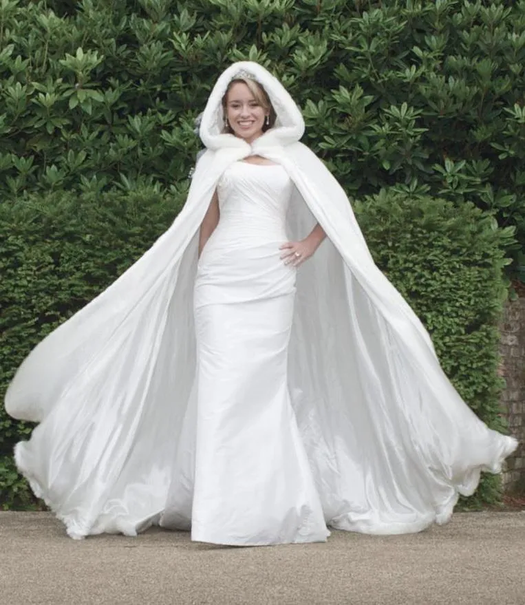 2020 Nuovo arrivo Cliente White Wedding Wadding Wraps inverno Gorgeous Russia Wedding Cape Bridal Cloak