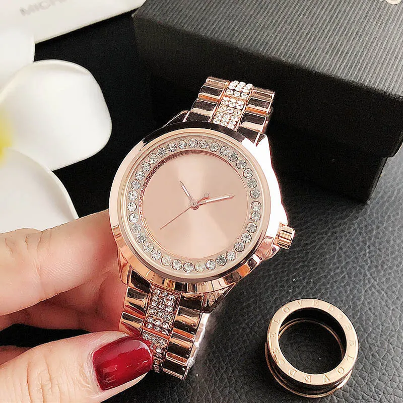 Reloj de pulsera de marca completa a la moda para mujer, chica, diamante, letras grandes, estilo, banda de acero de metal, cuarzo con logotipo de lujo, reloj M 110