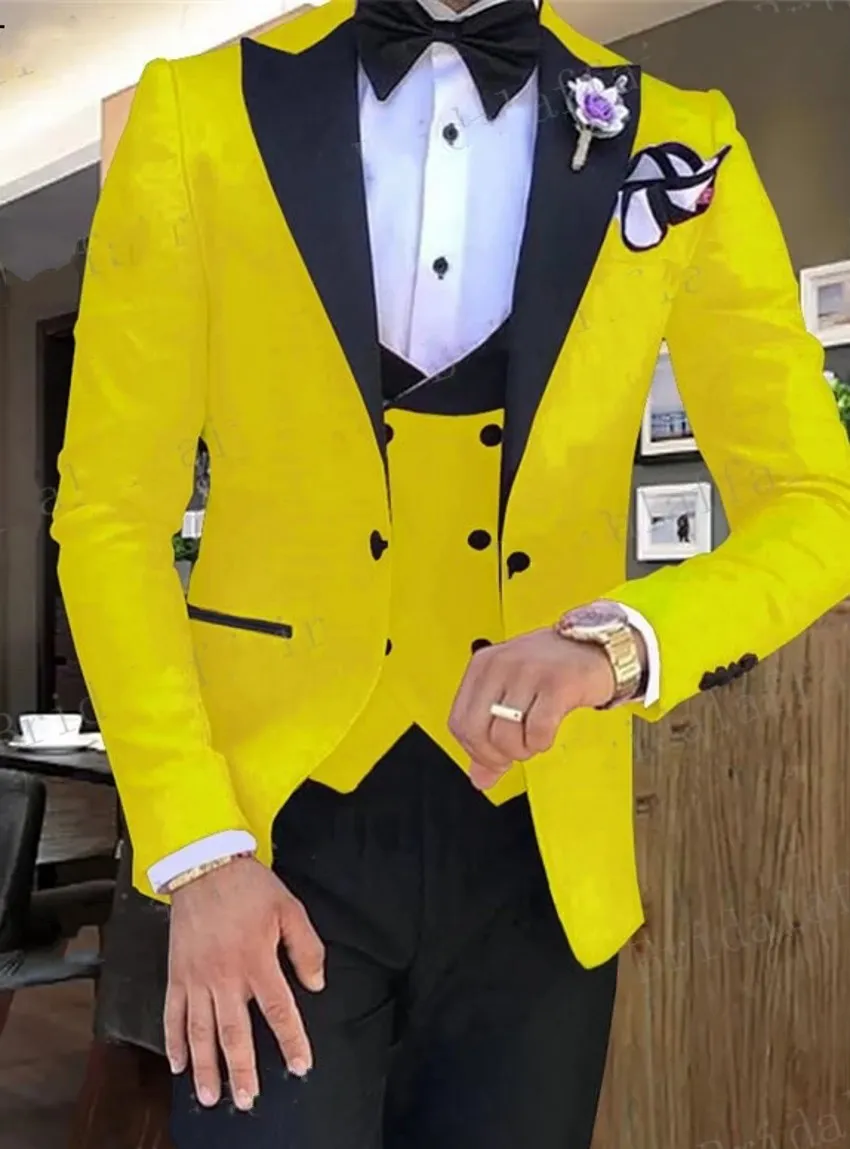 Slim Fit Yellown Groom Smoking Black Peak Lapel Groomsmen Herr Bröllopsklänning Stil Man Jacka Blazer 3-delad kostym(jacka+byxor+väst+slips) 870