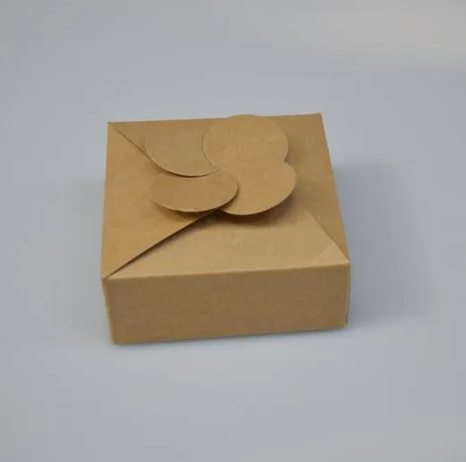 30 Stück quadratische Süßigkeitenboxen aus Kraftpapier, rotes weißes Papier, Geschenkverpackungsboxen für Hochzeit, Party, Geschenk, Bevorzugung, Verpackungsbox