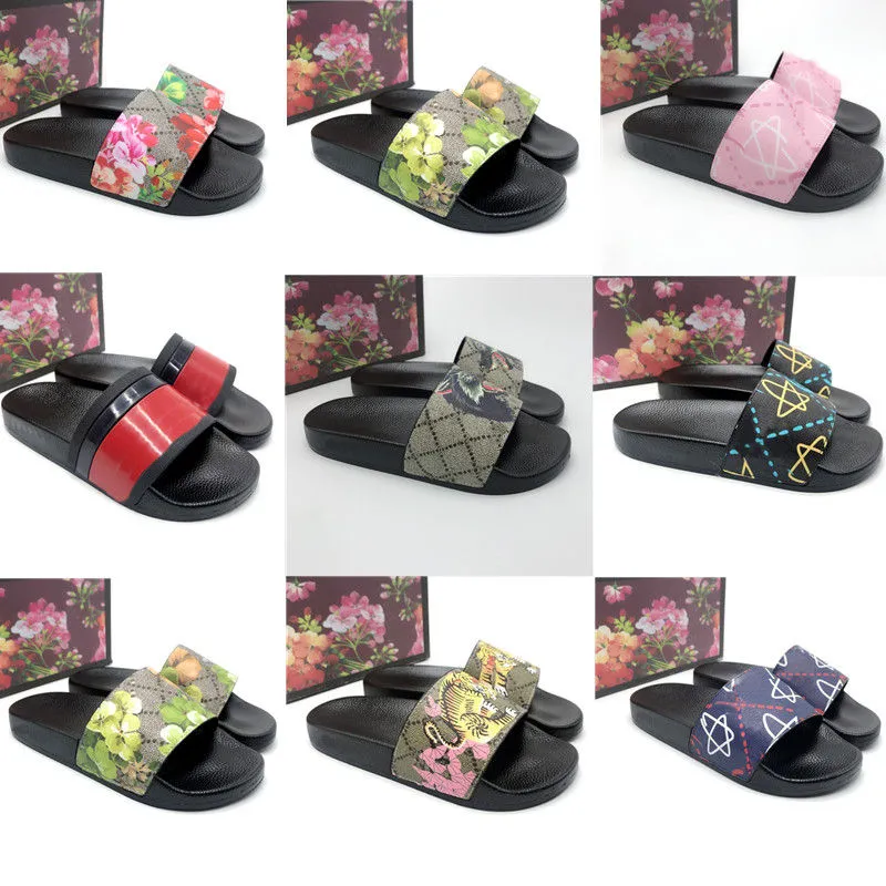 Toboganes de floración Moda de goma plana Men Mujeres Sandalias de flores de verano Slippers Slippers Flip rasguños Floral Slipper Bottoms rayado