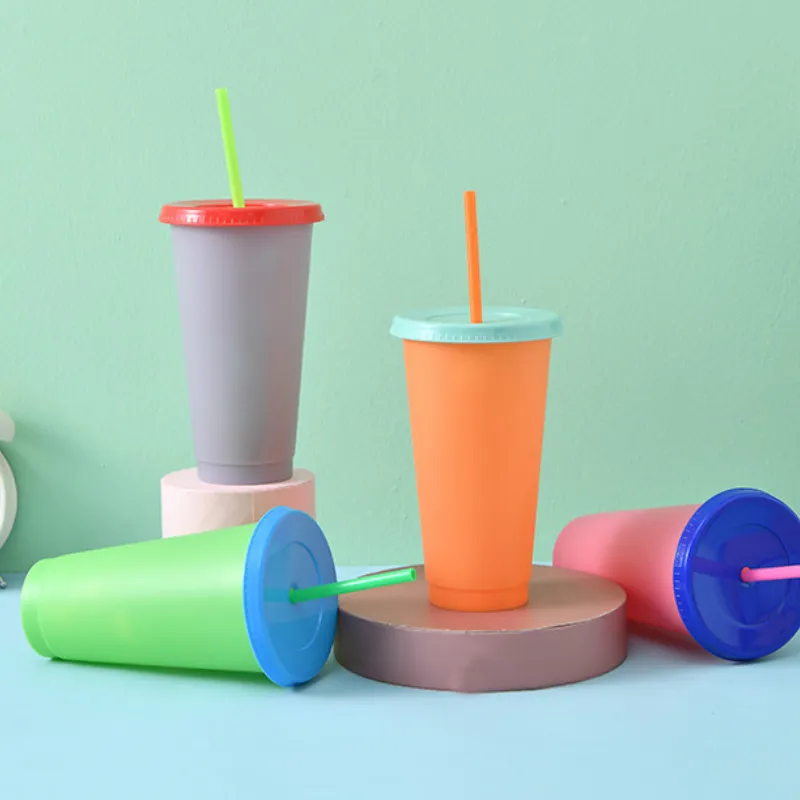 Letnie kubki Creative Water Cup Colding Tumbler Ochrona środowiska PP Materiał Temperatura Wrażliwy plastikowy Kolor Zmiana Słoma