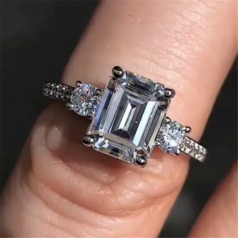 Emerald Cut 4CT Laboratorium Pierścień Diamentowy 100% Oryginalny 925 Sterling Silver Zaręczyny Zespół Ślubny Pierścienie Dla Kobiet Party Biżuteria