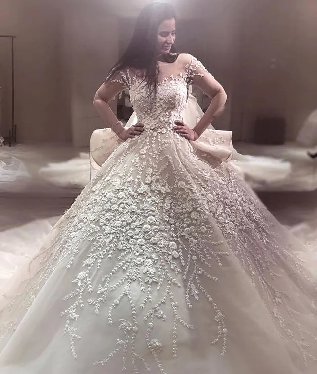 Luxury Ball Gown Bröllopsklänningar 3D Blomblomman Appliqued Bridal Gowns Långärmad Baklösa Sweep Train Bröllop Vestidos de Novia