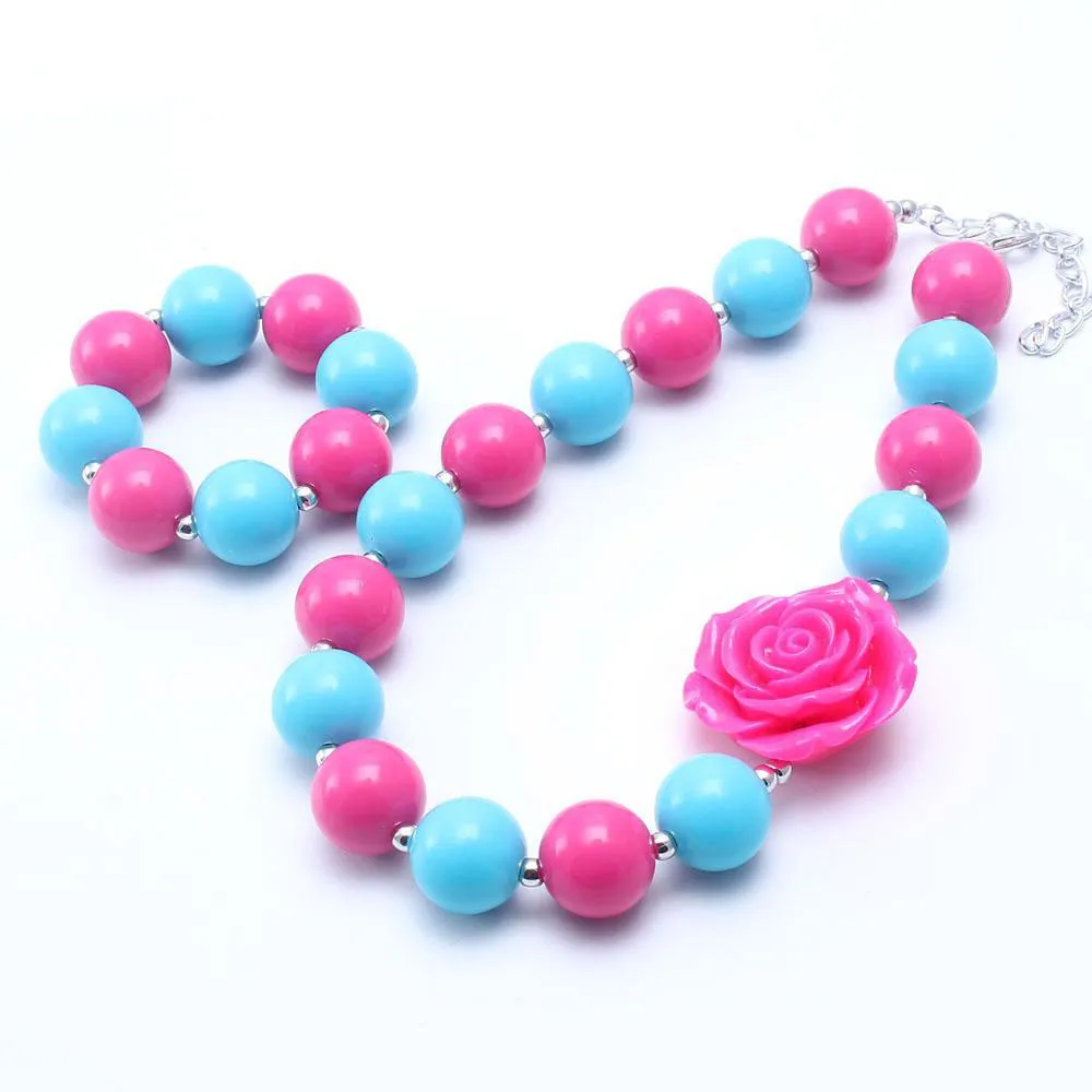 Collana robusta di colore blu + rosa caldo Set di braccialetti Set di gioielli con collana di perline robuste di gomma da masticare per bambini fiore di rosa moda