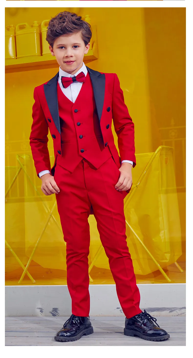 Red Tailcoat Boys Formate Contuctuxuxedos Пик отворота One One Button Button Kids Wedding Tuxedos детский костюм отдых Одежда для отдыха (куртка + брюки + галстук) 66