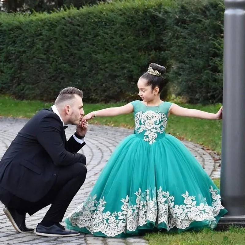 Hunter Green Ball Gown Flower Girls Dresses Sheer Neck Lace Appliques Tiered Tulle Skirt Toddler First Communion Dress Kids Birthday Gowns