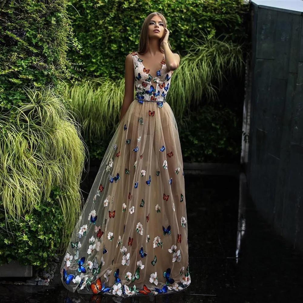 2020 Nieuwe Butterfly Flower Prom Dresses Sheer V-hals Mouwloze Lange Avondjurken Terug bedekte knopen Arabische formele feestjurk op maat gemaakt