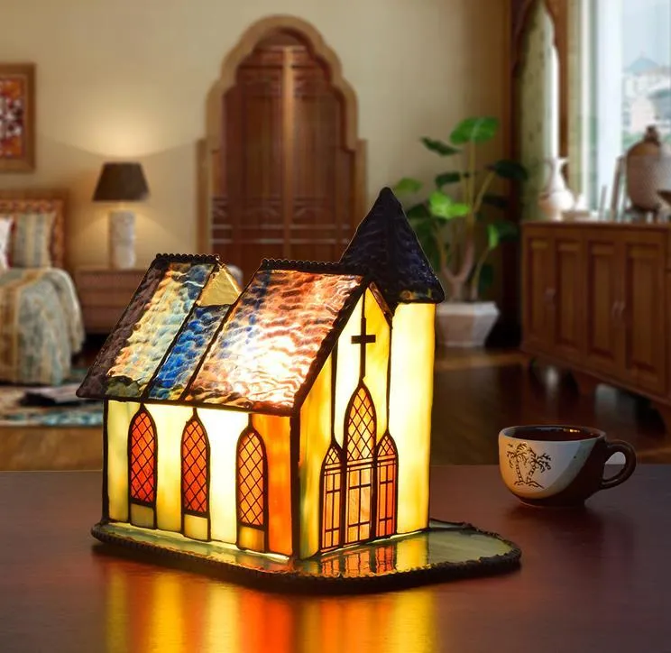 유럽 ​​스타일의 크리 에이 티브 레트로 작은 집 밤 라이트 아트 머리맡 선물 바 레스토랑 램프 교회 테이블 램프