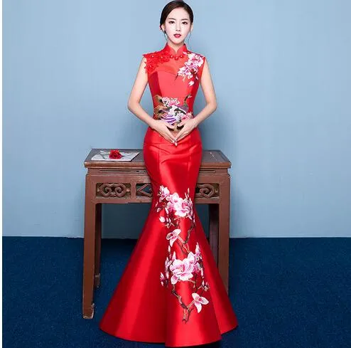 2019 queue de sirène style asiatique à manches courtes mode rouge broderie mariée mariage Qipao longue Cheongsam robe traditionnelle chinoise rétro